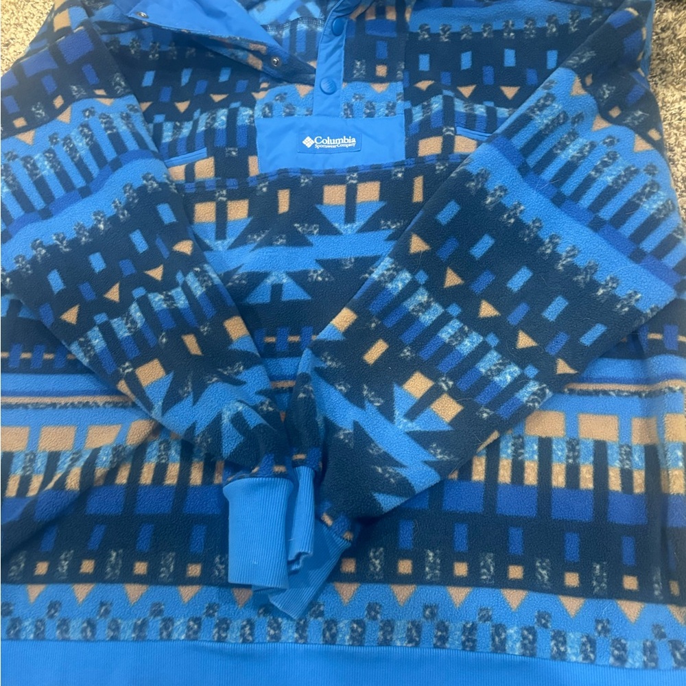 Columbia Blue and Tan Geometric Fleece